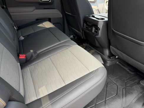 Used 2025 Chevrolet Silverado 1500 ZR2 w/ Technology Package image 18