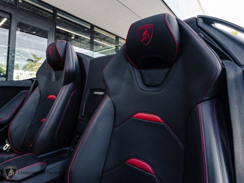Used 2021 Lamborghini Huracan EVO image 34