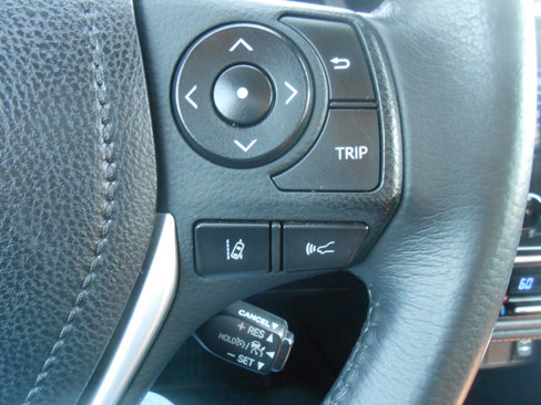Used 2018 Toyota Corolla SE image 18