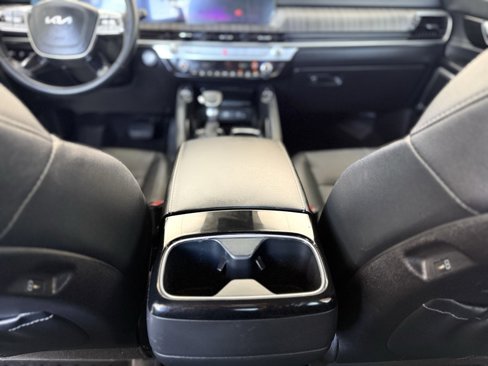 Used 2023 Kia Telluride EX w/ EX Captain's Chair Package image 14