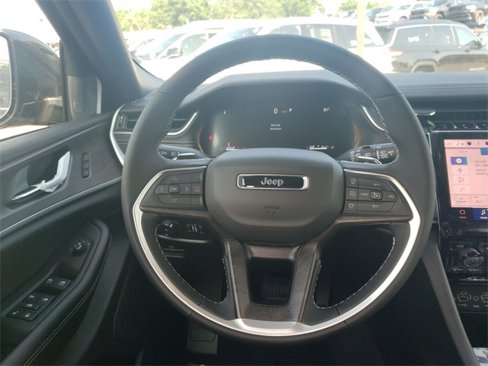 New 2025 Jeep Grand Cherokee Limited w/ Black Appearance Package image 25