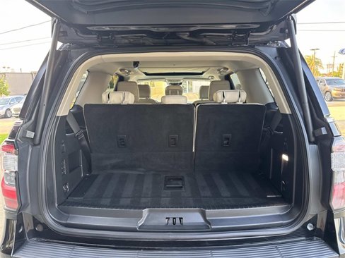 Used 2018 Ford Expedition Platinum image 9