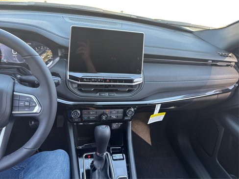 New 2026 Jeep Compass Latitude image 16