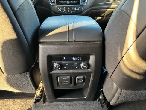 Used 2022 Chevrolet Traverse High Country image 29