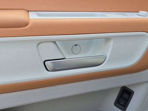 New 2025 Volkswagen ID. Buzz 1st Edition image 19