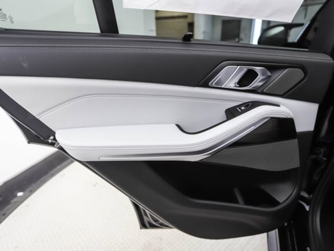New 2026 BMW X5 M60i image 21