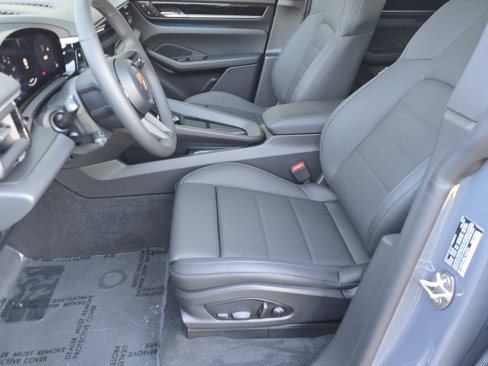 New 2025 Porsche Macan 4S Electric image 5