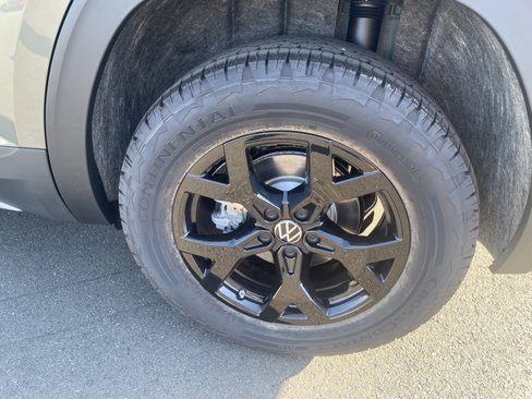New 2025 Volkswagen Atlas Peak Edition SE image 9