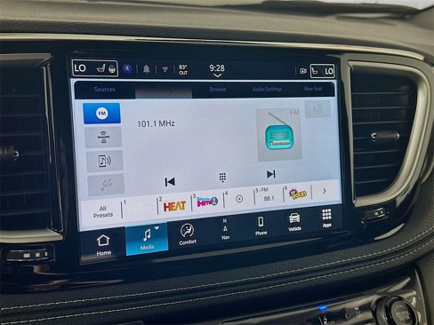 New 2025 Chrysler Pacifica Select image 13