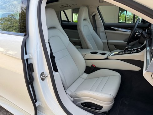 Used 2023 Porsche Panamera 4 w/ Premium Package image 31