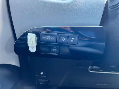 Used 2019 Toyota Prius AWD image 24