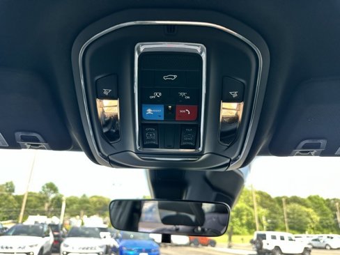 New 2025 Jeep Grand Cherokee Altitude image 24