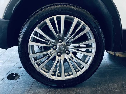 Used 2024 Cadillac XT4 Premium Luxury image 40
