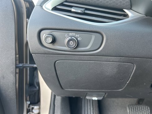 Used 2023 Chevrolet Malibu LS image 18
