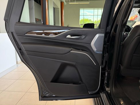 Used 2024 Cadillac Escalade Premium Luxury Platinum image 32