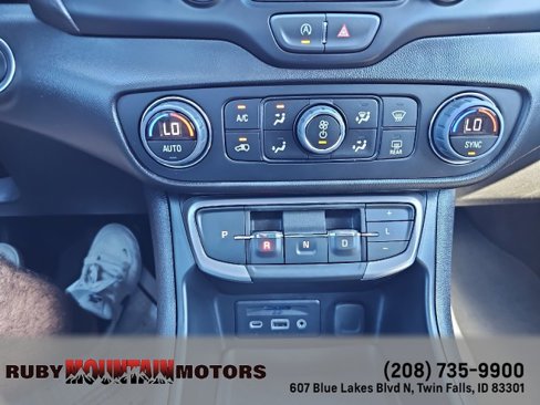 Used 2023 GMC Terrain AT4 image 19