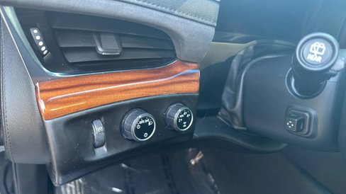 Used 2015 Cadillac Escalade Luxury image 24