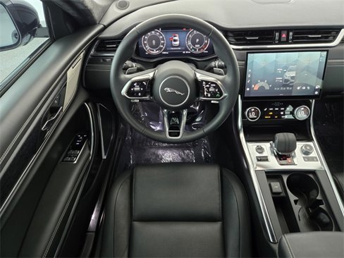 Certified 2024 Jaguar XF R-Dynamic SE image 12