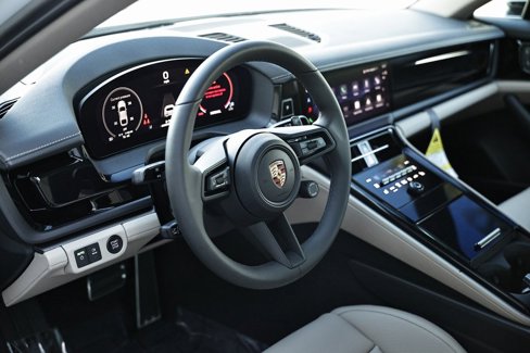 New 2026 Porsche Panamera 4 image 4