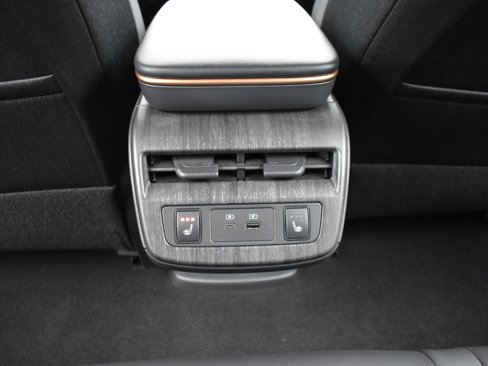 Used 2024 Nissan Ariya FWD image 16