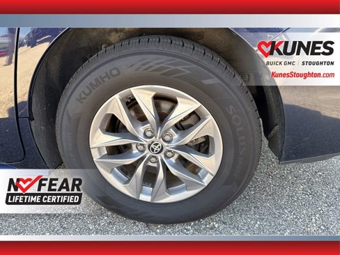 Used 2024 Toyota Sienna XLE image 16