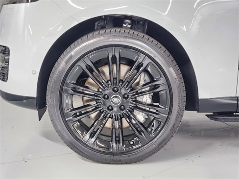 New 2025 Land Rover Range Rover SE image 8