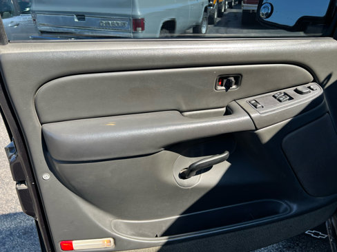 Used 2005 Chevrolet Silverado 2500 LS w/ Snow Plow Prep Package image 8