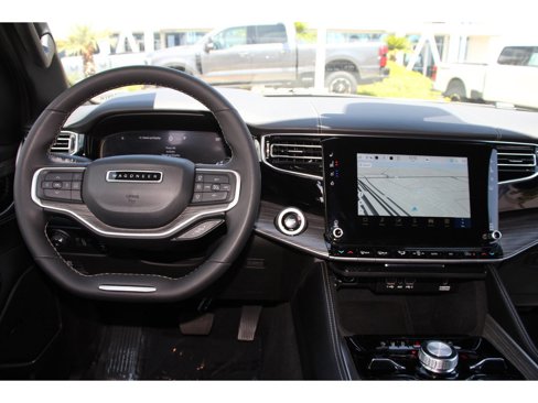 Used 2024 Jeep Wagoneer L Series III image 5
