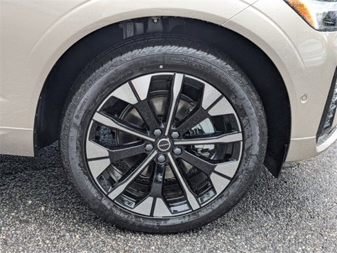 New 2026 Volvo XC60 B5 Plus w/ Climate Package image 12