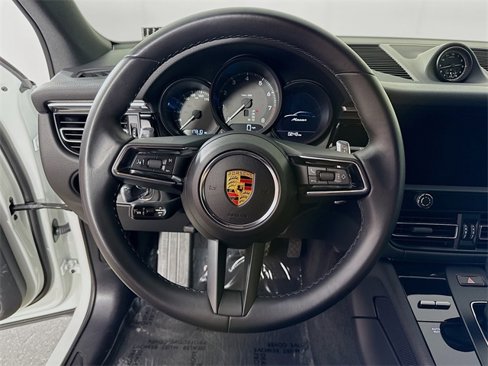 Certified 2024 Porsche Macan image 12
