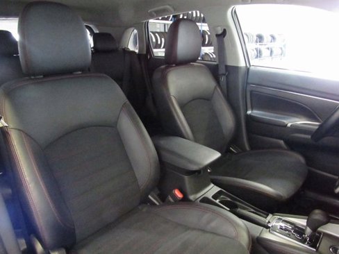 Used 2024 Mitsubishi Outlander Sport SE image 6