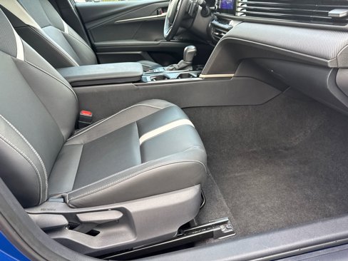 Used 2025 Toyota Camry SE image 13