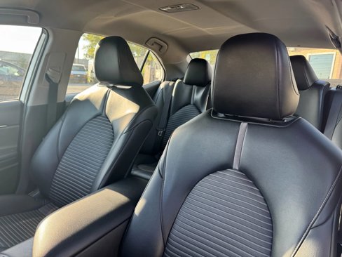 Used 2022 Toyota Camry SE image 4