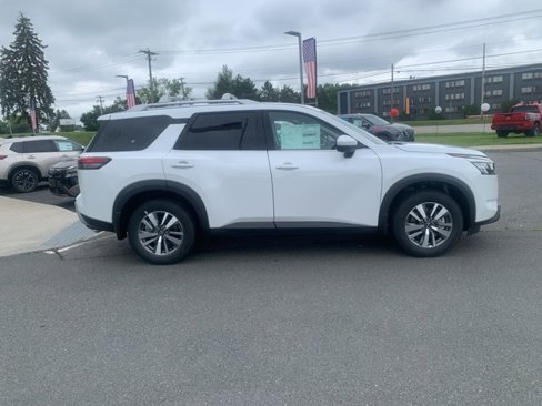 New 2025 Nissan Pathfinder SL image 8
