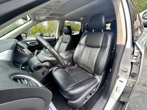 Used 2019 Nissan Pathfinder Platinum w/ Cargo Package image 11