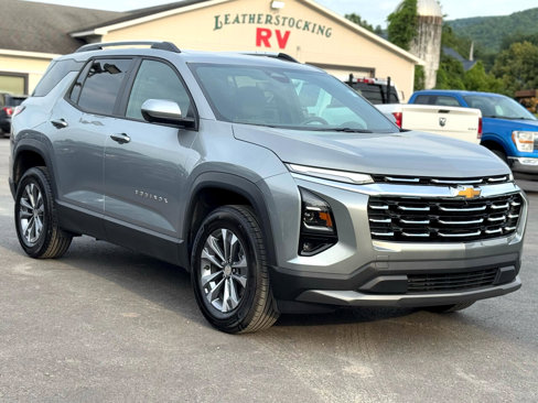 Used 2025 Chevrolet Equinox LT w/ Convenience Package II image 3