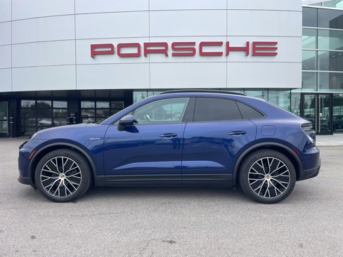 Used 2025 Porsche Macan 4 Electric image 2