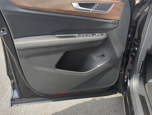 New 2025 Volkswagen Atlas SE image 43