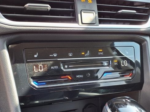 New 2025 Volkswagen Taos SE image 13