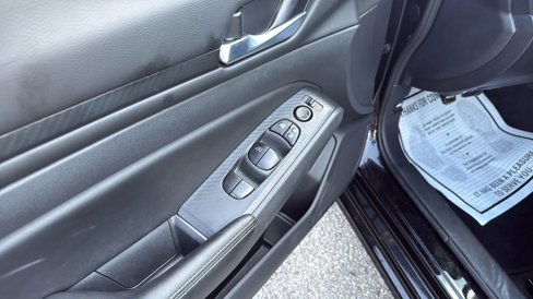 Used 2025 Nissan Altima 2.5 SV image 12