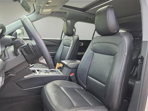 Used 2020 Ford Explorer XLT w/ Equipment Group 202A image 15