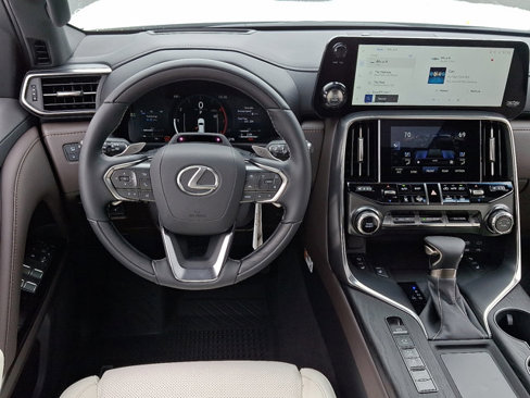 New 2025 Lexus LX 600 4WD w/ Luxury Package image 9