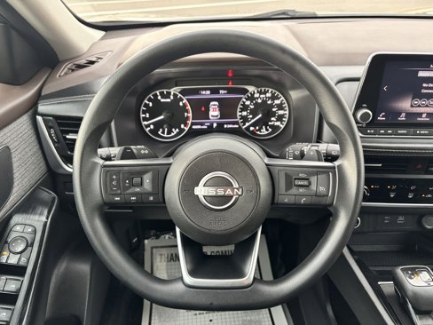 Used 2023 Nissan Rogue S image 22
