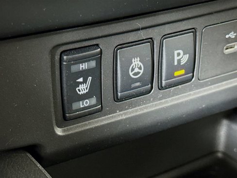 Used 2022 Nissan Frontier SV image 21