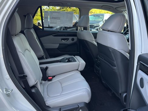 New 2025 Honda Pilot Touring image 11