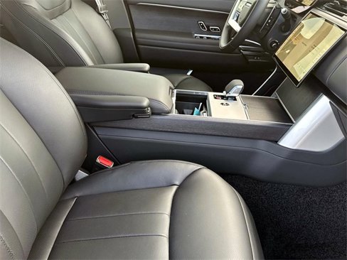 New 2025 Land Rover Range Rover SE image 8