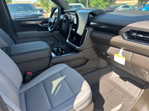New 2025 GMC Yukon Elevation image 14