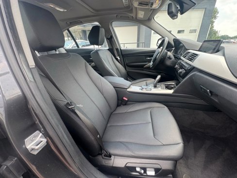 Used 2017 BMW 320i xDrive Sedan image 18