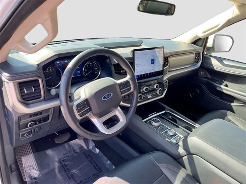 Used 2024 Ford Expedition Max XLT image 9