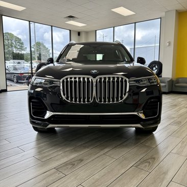 Used 2020 BMW X7 xDrive40i w/ Executive Package image 2